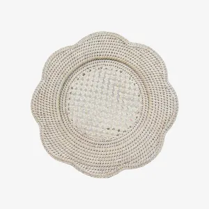 Caspari | Rattan Scallop Round Charger Plate