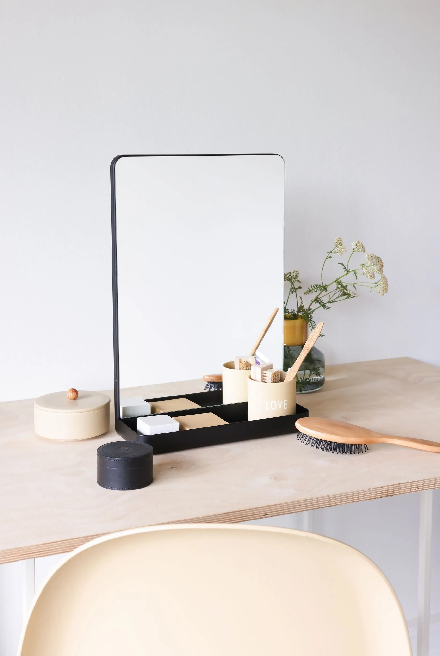 Design Letters Wall Mirror Mirror Shelf, Black