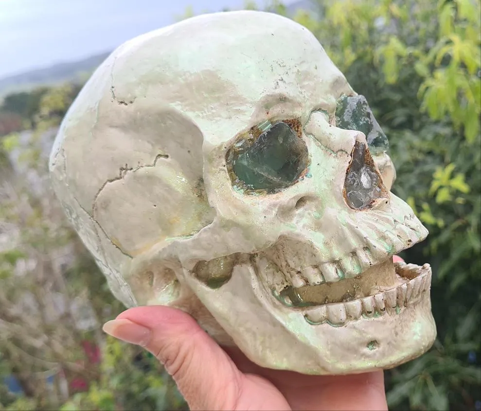 FLOURITE COLOUR CHANGING SKULL LAMP -made by me
