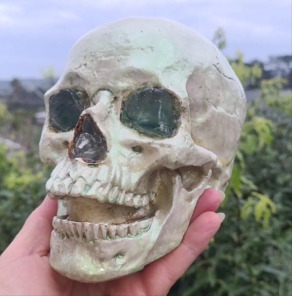 FLOURITE COLOUR CHANGING SKULL LAMP -made by me