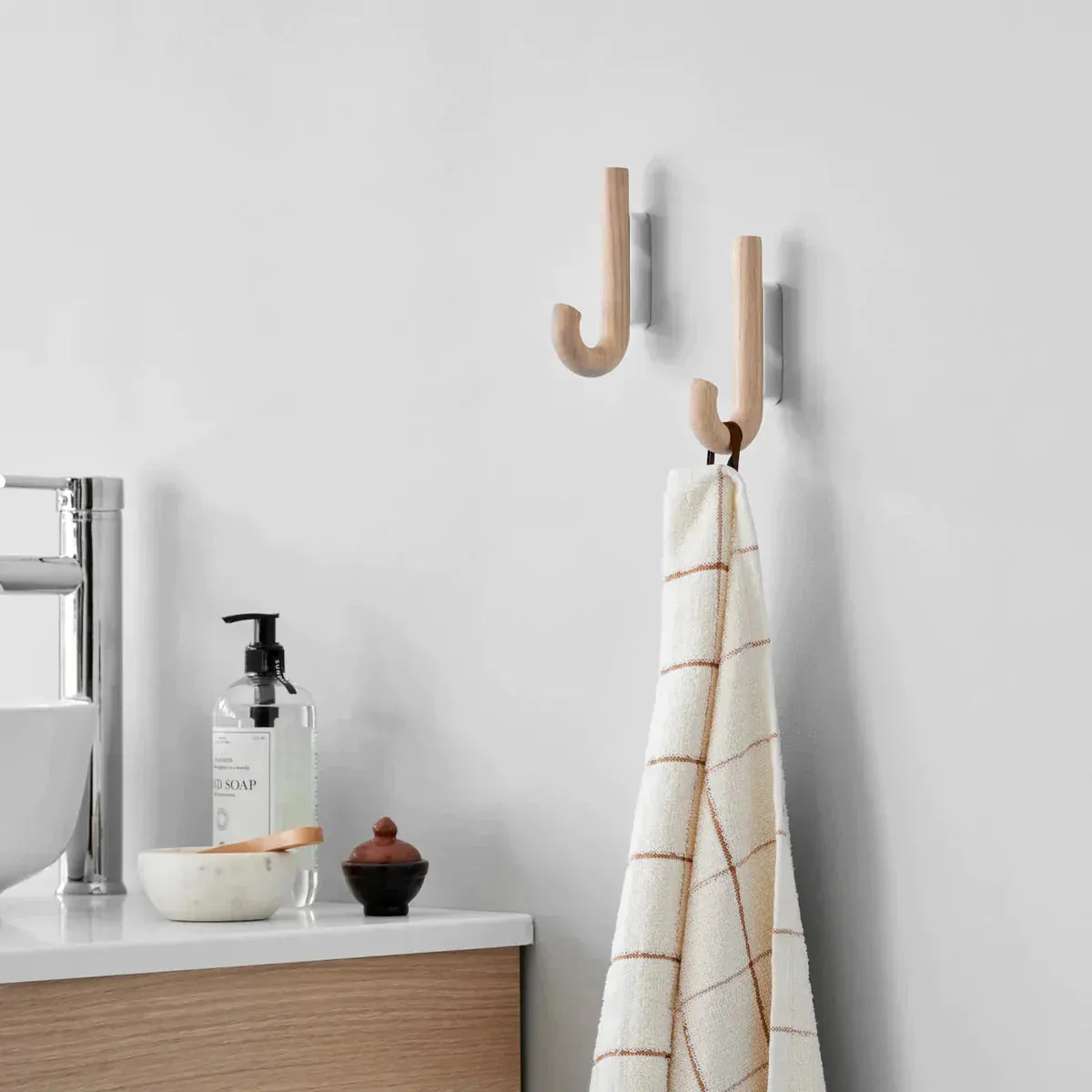 Gejst Hook Mini Hook, Oak/Chrome