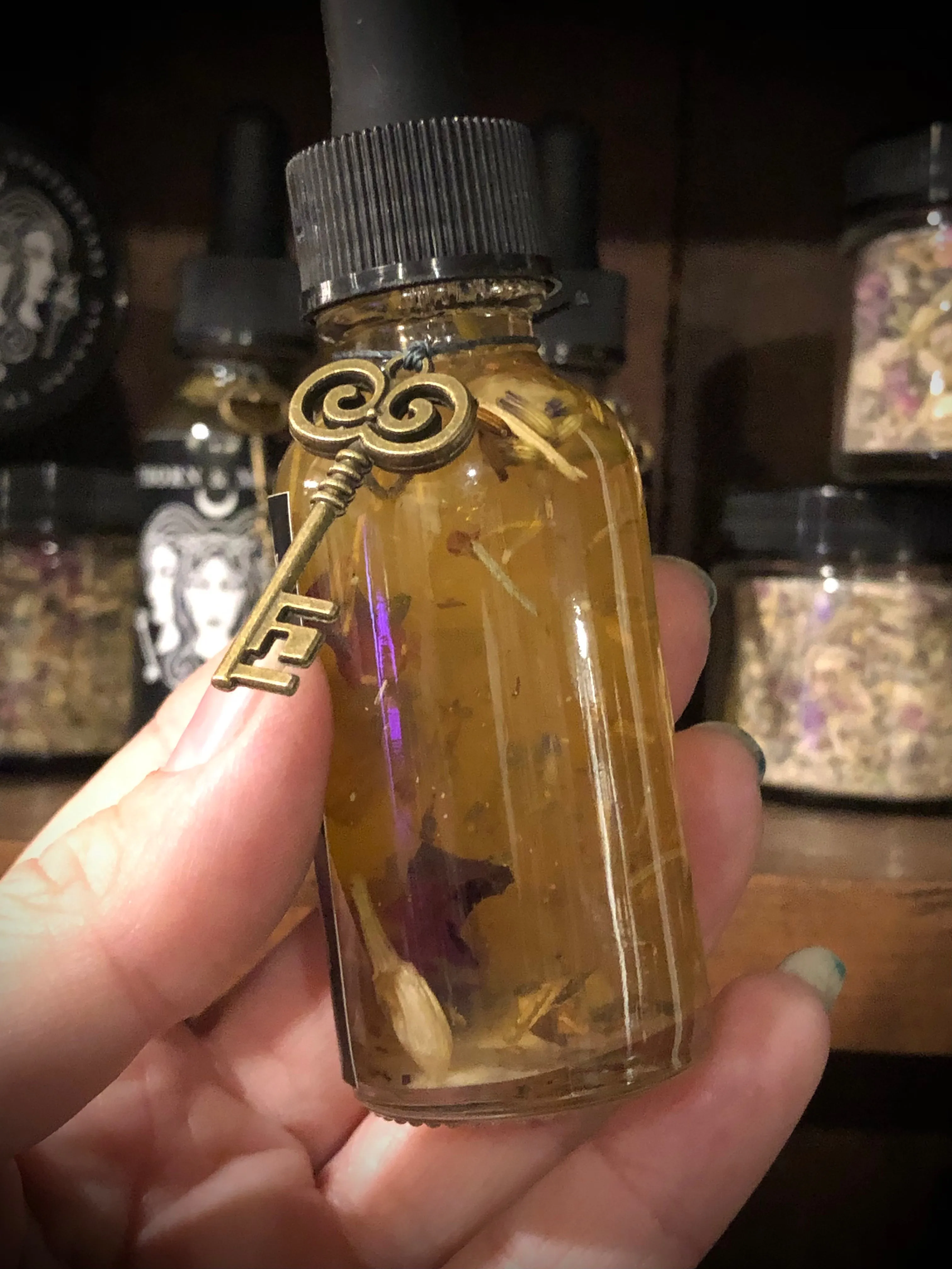 Hekate Ritual Oil - Thorn and Moon