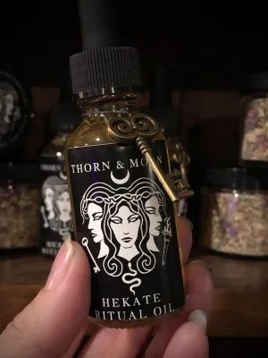 Hekate Ritual Oil - Thorn and Moon