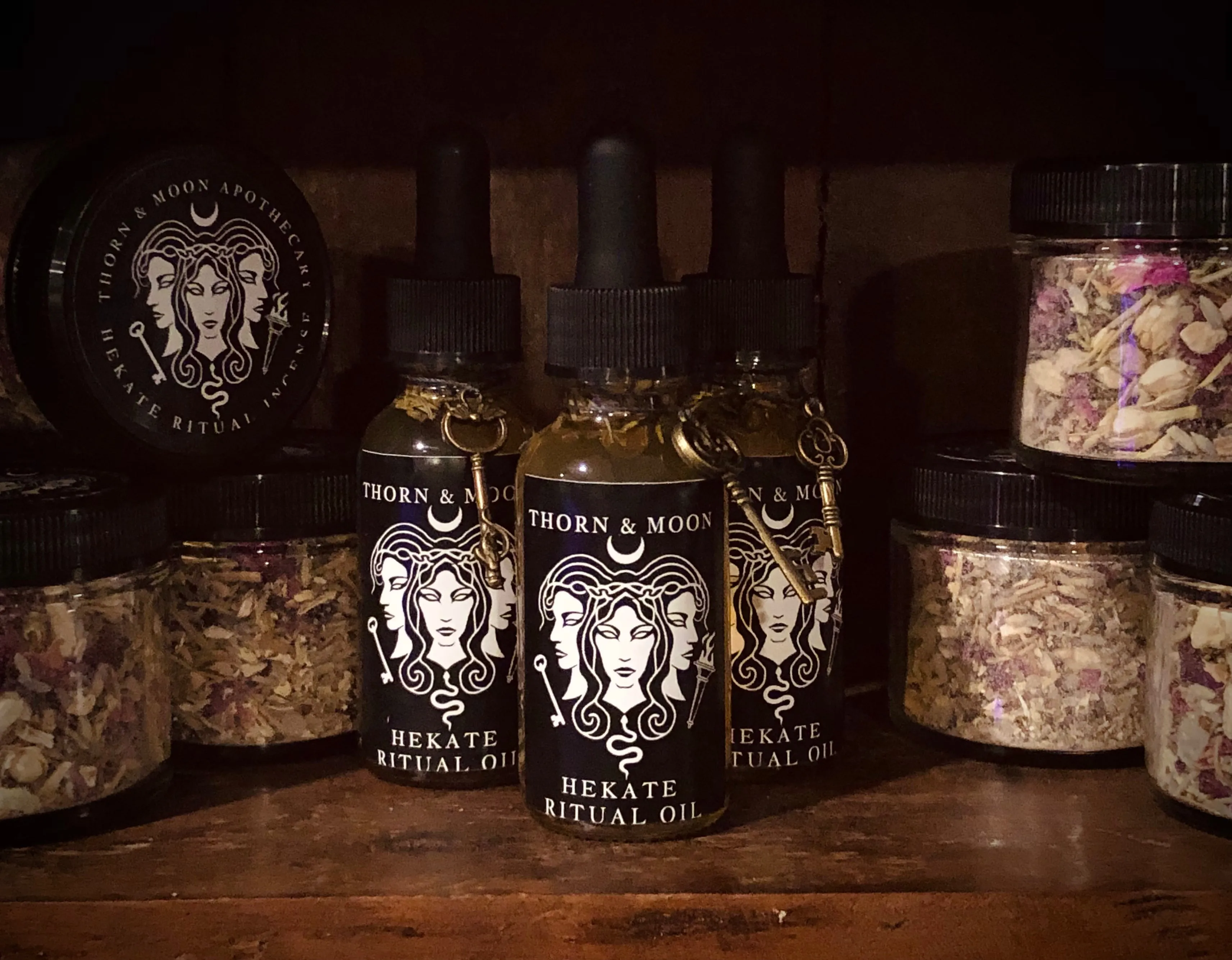 Hekate Ritual Oil - Thorn and Moon