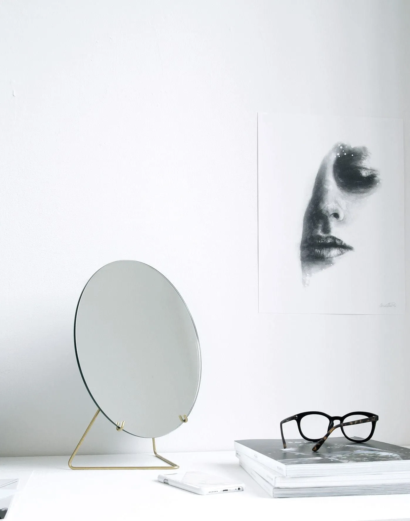 Moebe Standing Mirror ø30 Cm, Brass