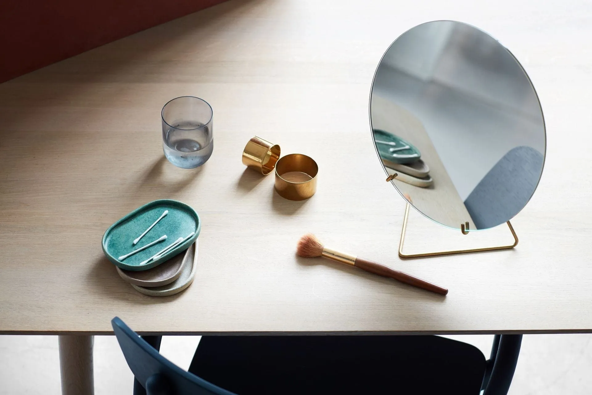 Moebe Standing Mirror ø30 Cm, Brass
