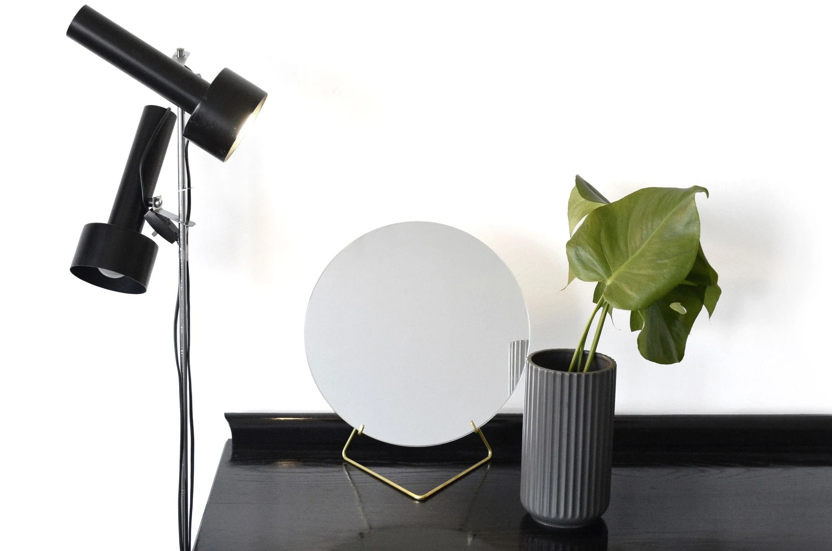 Moebe Standing Mirror ø30 Cm, Brass