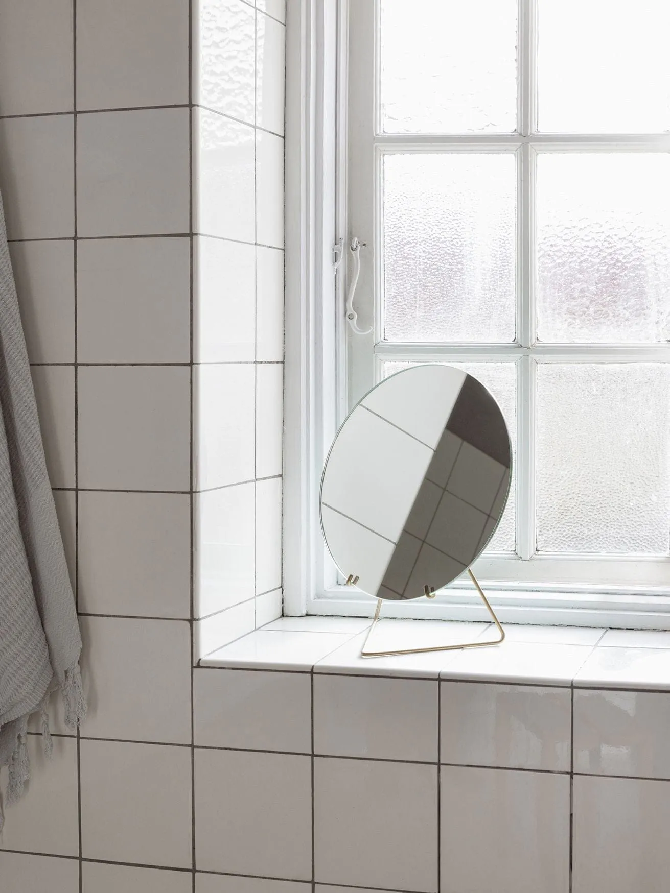 Moebe Standing Mirror ø30 Cm, Brass