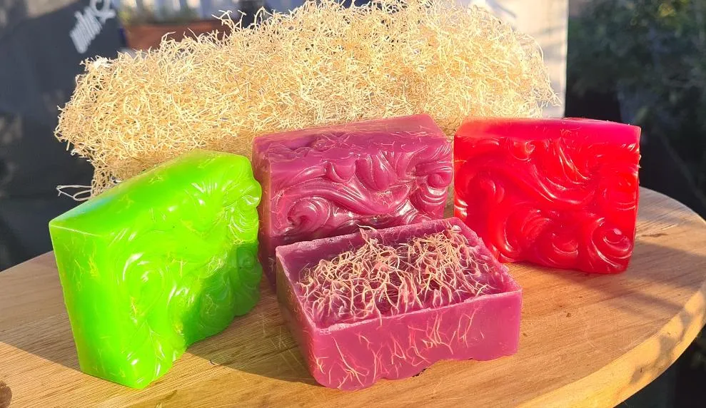 NEW ESSENTIAL OIL LOOFAH  ( Handpoured)