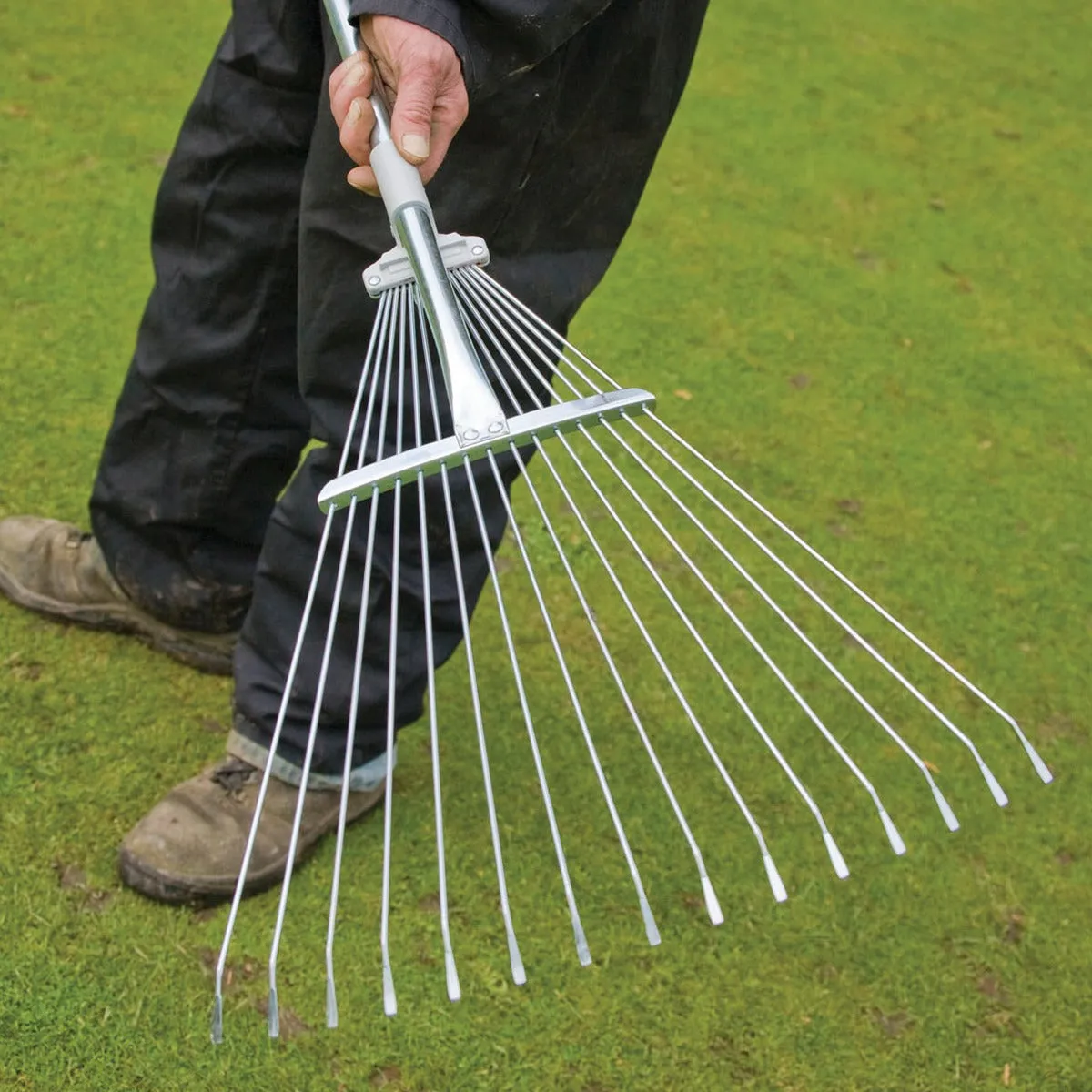 Spear & Jackson Neverbend Carbon Adjustable Lawn Rake